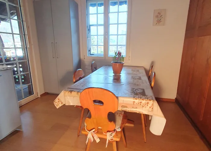 Traditional Swiss-flat شقة *